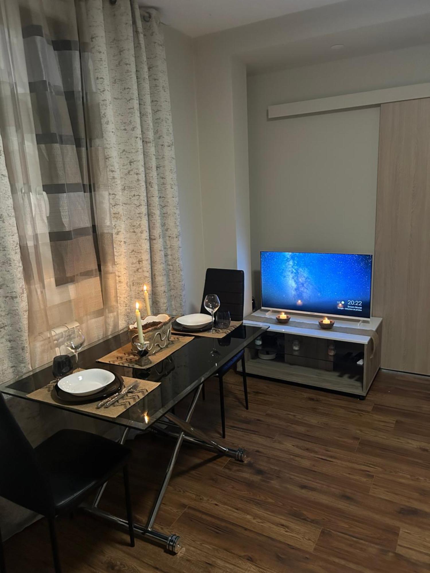 Avec Jacuzzi Apartment