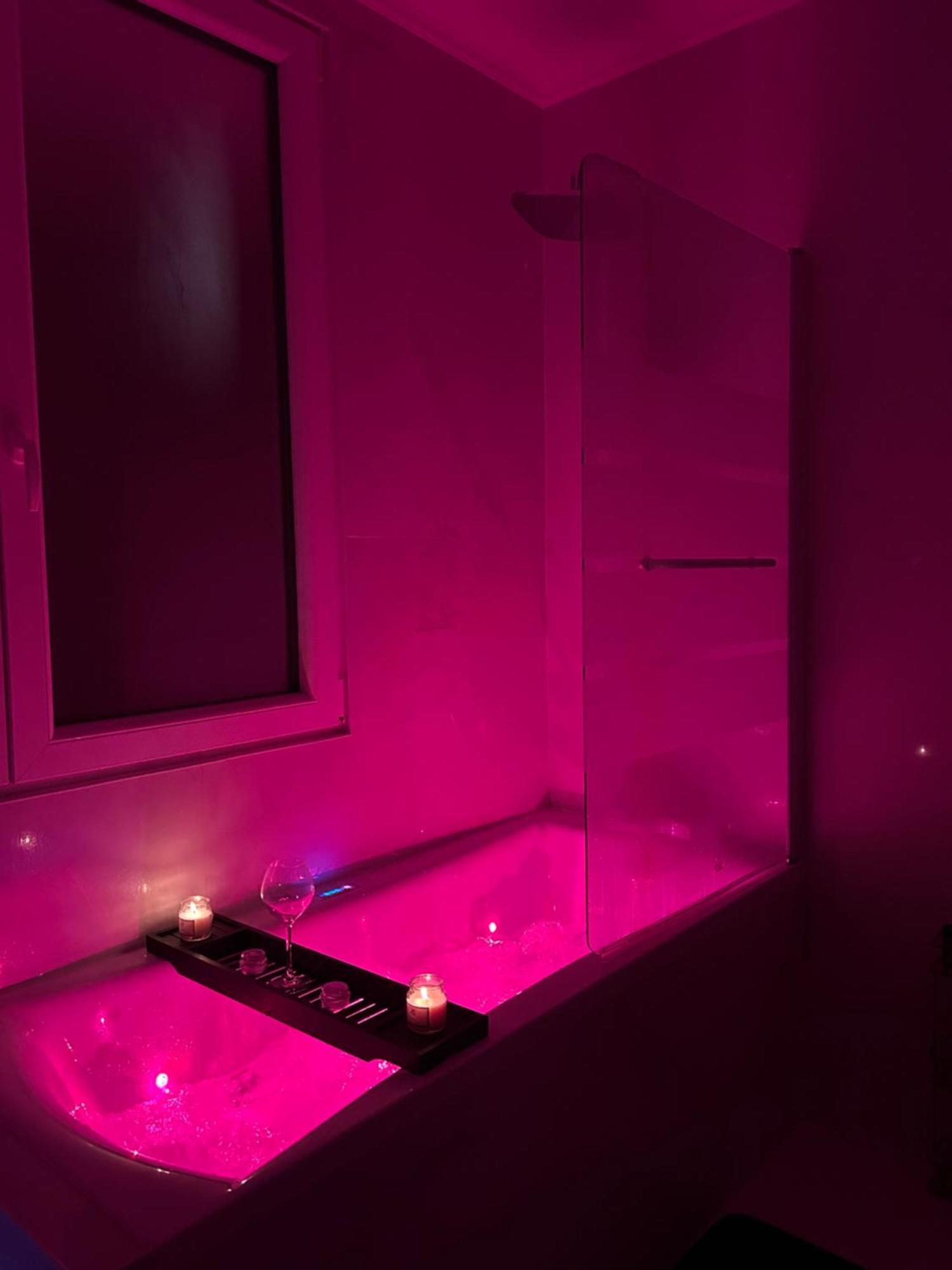 Avec Jacuzzi Apartment